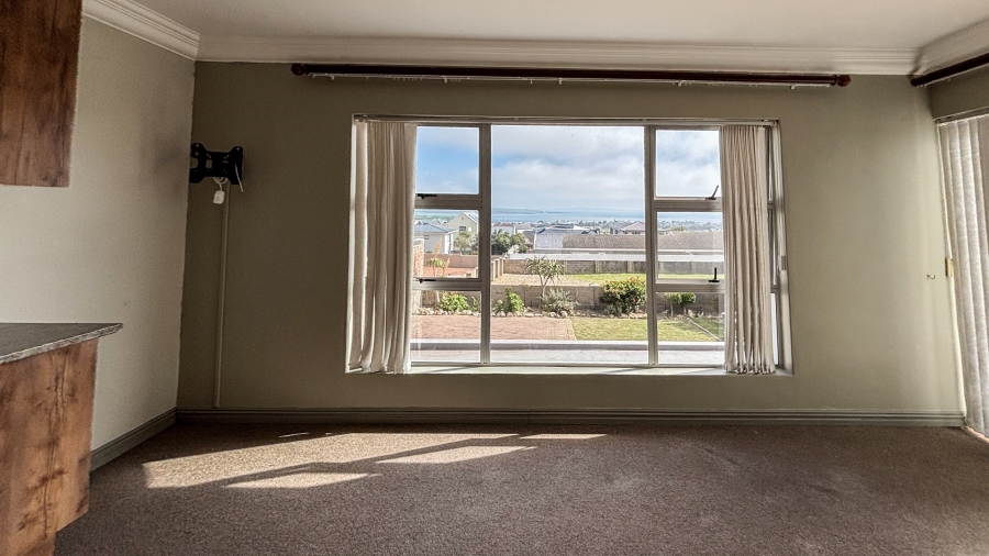 To Let 5 Bedroom Property for Rent in Myburgh Park Western Cape
